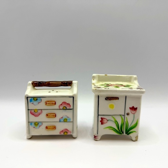 Vintage Ceramic Made in Japan Floral Stove & Dresser Salt & Pepper Set - Picture 1 of 6